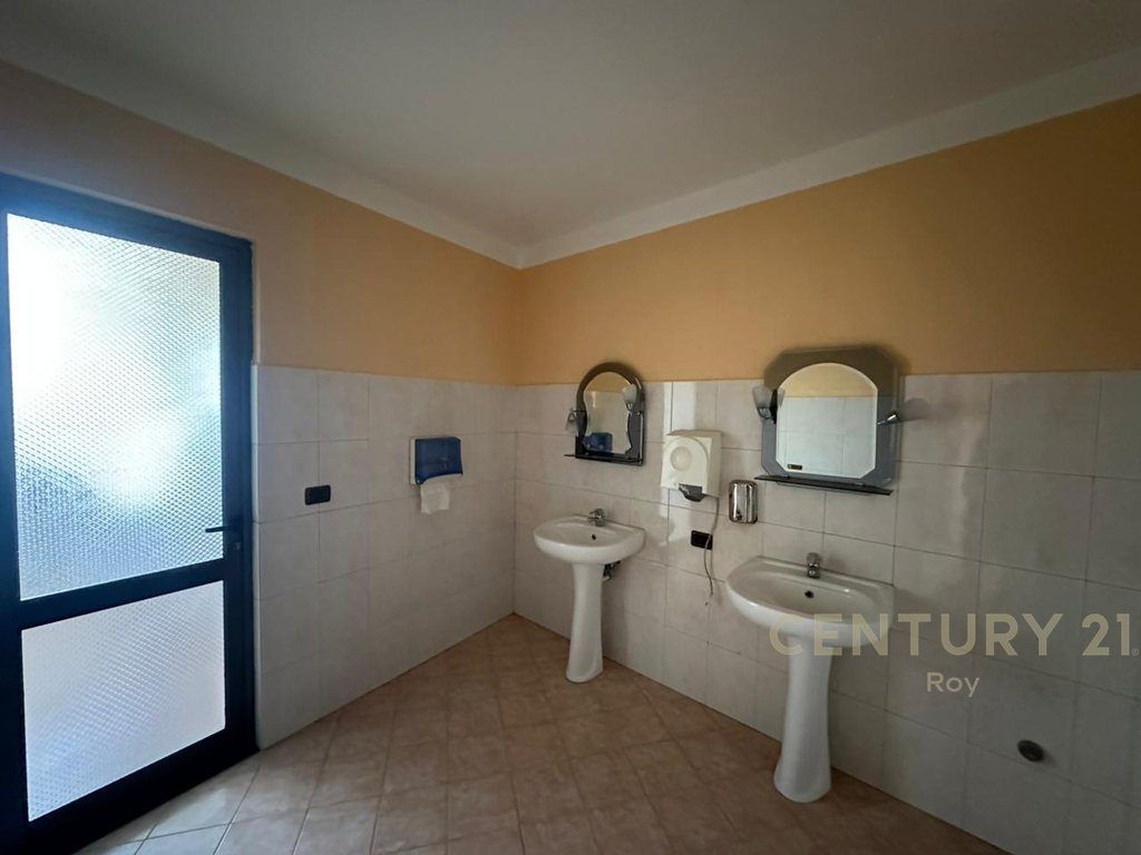 NJESI BIZNESI PER INVESTIM NE HYRJE TE KAVAJES BAR/RESTORANT/HOTELERI!!!