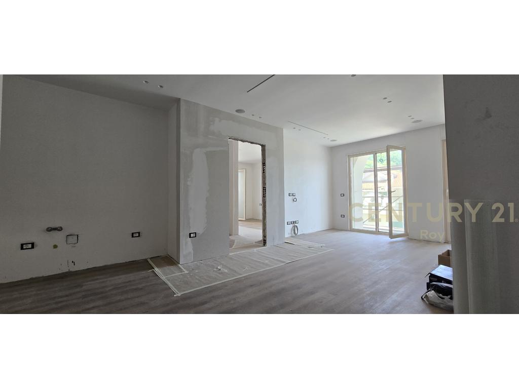 OFROJME PER SHITJE APARTAMENT 3+1+2T+3 BALLKONE, ME PAMJE DETI, PRANE VOLLGA !!! 3