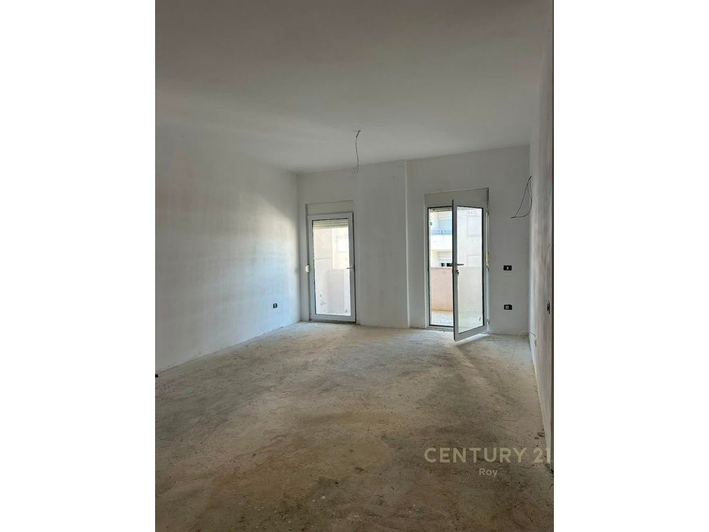 Qerret! Apartament 1+1 Për Shitje 100 metra nga deti!! 2