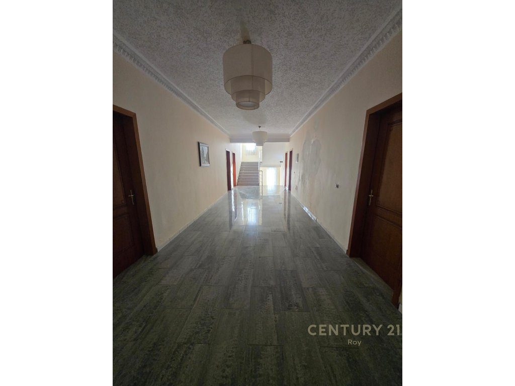 SHITET HOTEL ME PISHINE NE ZONEN E GOLEMIT , 250M LARG PLAZHIT !!!