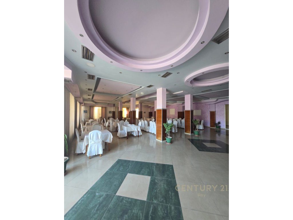 SHITET HOTEL ME PISHINE NE ZONEN E GOLEMIT , 250M LARG PLAZHIT !!! 4