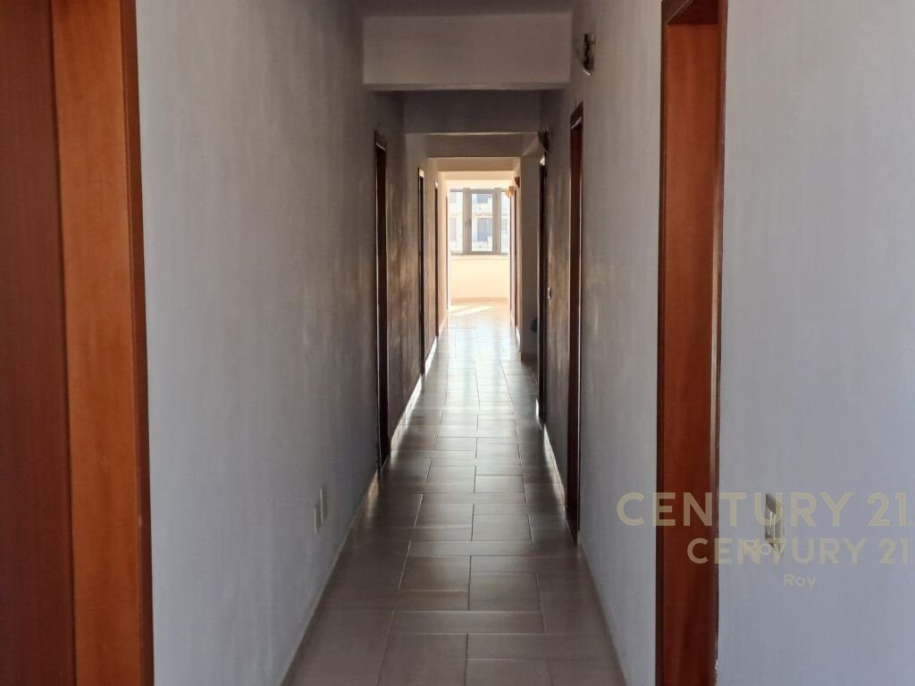 SHITET HOTEL ME 31 DHOMA NE GOLEM!
