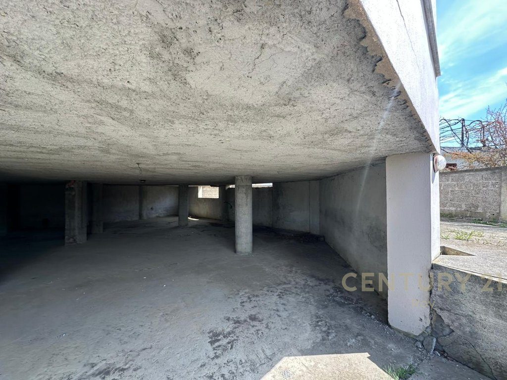 NJESI BIZNESI PER INVESTIM NE HYRJE TE KAVAJES BAR/RESTORANT/HOTELERI!!!