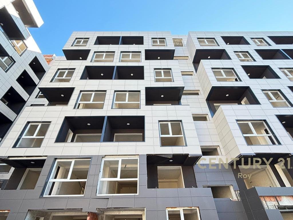 SHITET STUDIO TEK MONTEVIDEO RESIDENCE TE MALI ROBIT! 4