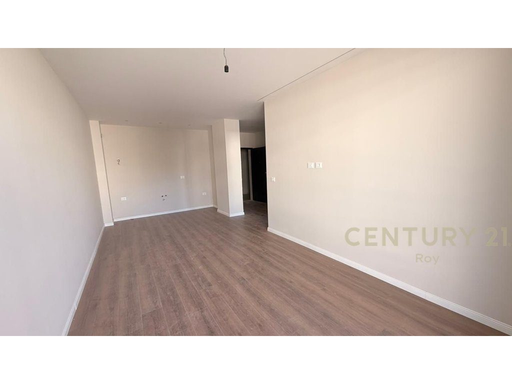 SHITET APARTAMENT 1+1 NE GOLEM,VIJE E DYTE ME DETIN! 2
