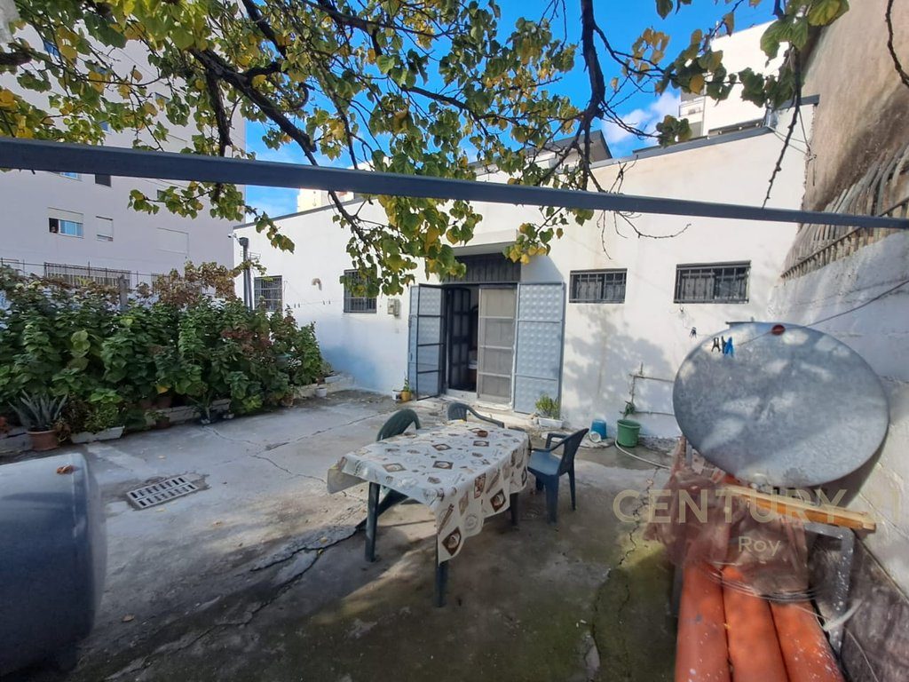 GODINE (SHTEPI +MAGAZINE) PER SHITJE NE DURRES - 450.000€ | 450 m²