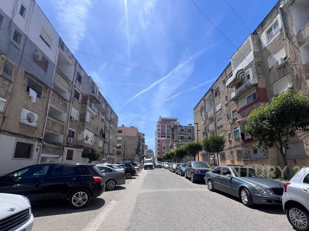 SHITET AMBIENT BIZNESI PRANE DREJTORISE SE POLICISE, DURRES!