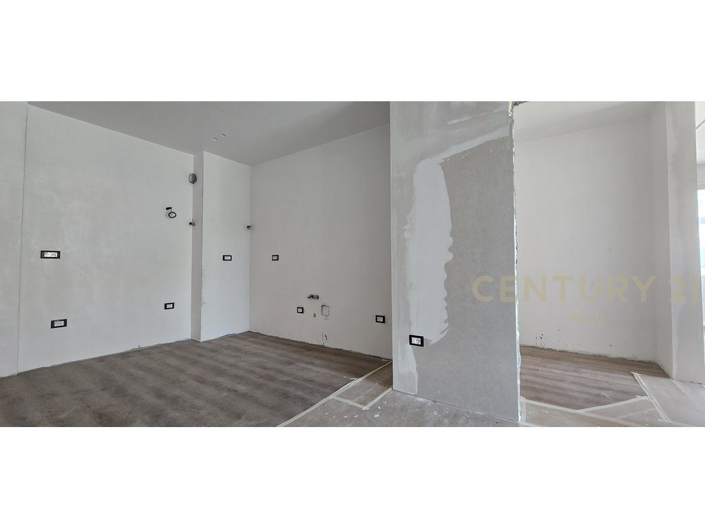 OFROJME PER SHITJE APARTAMENT 3+1+2T+3 BALLKONE, ME PAMJE DETI, PRANE VOLLGA !!! 4