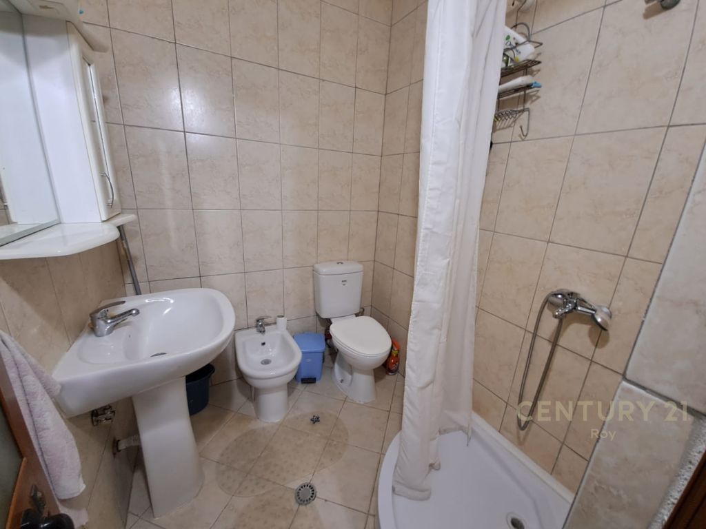 SHITET APARTAMENT 1+1 ME ASHENSOR PRANE HOTEL PREMIUM GOLEM 30 METRA LARG NGA DETI!! 2