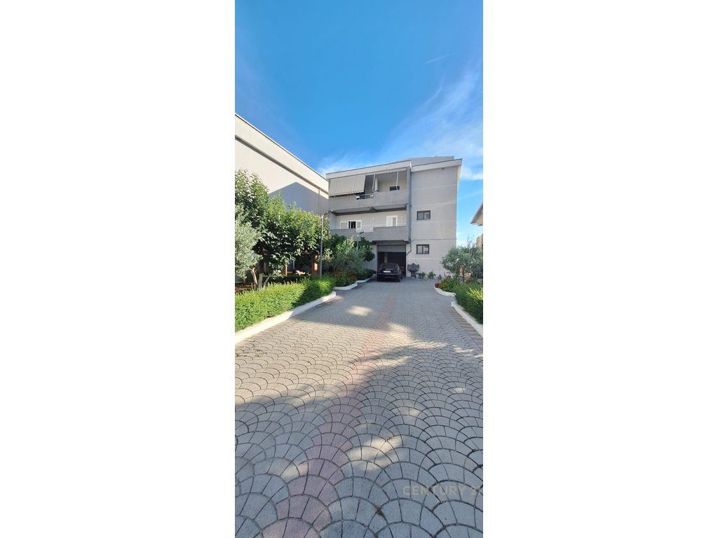 Shitet Vilë 3-Katëshe në Shkozet, Durrës 3