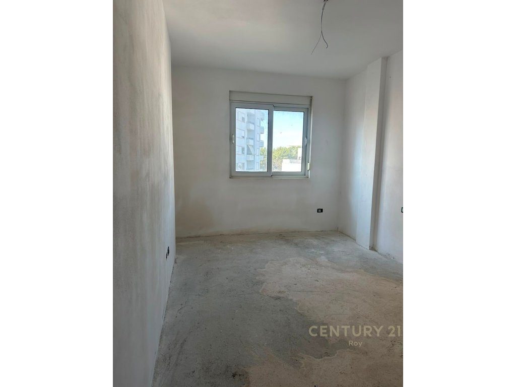 Qerret! Apartament 1+1 Për Shitje 100 metra nga deti!! 4
