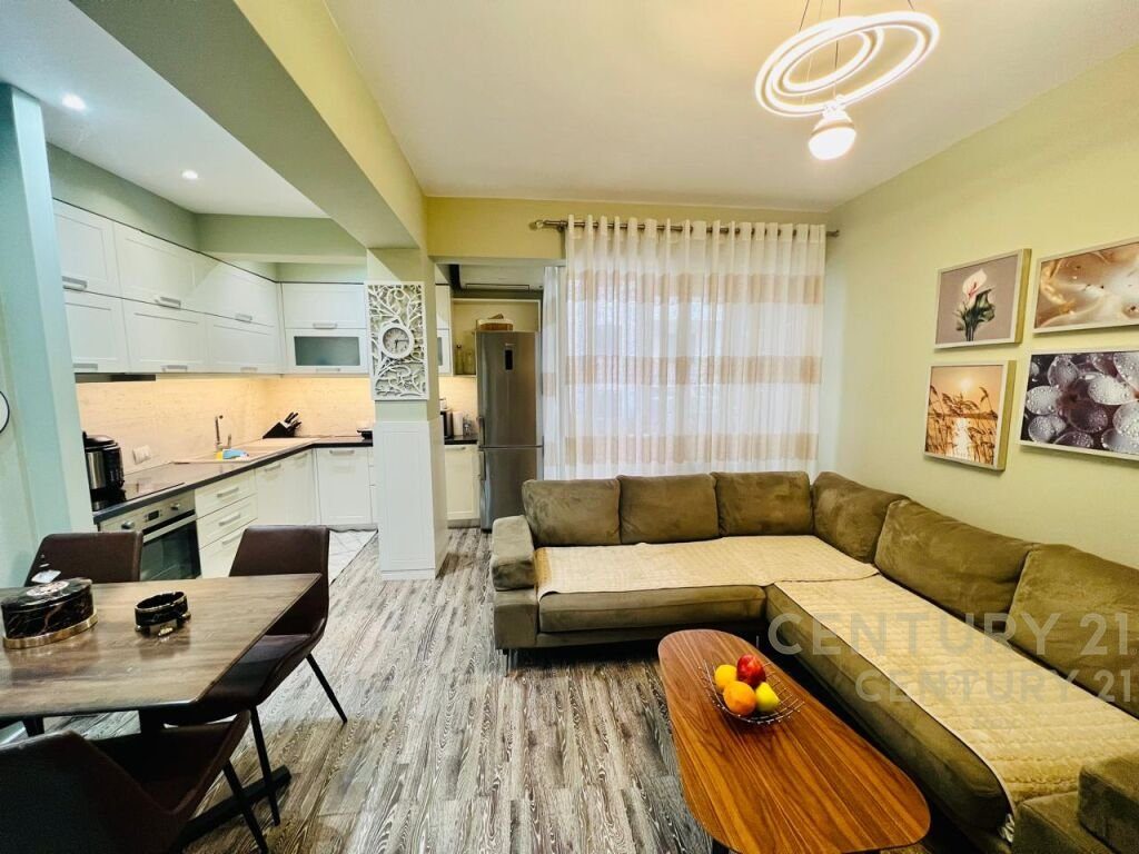 JEPET APARTAMENT ME QIRA PRANE MUZEUT TE DESHMOREVE NE DURRES!!! 4