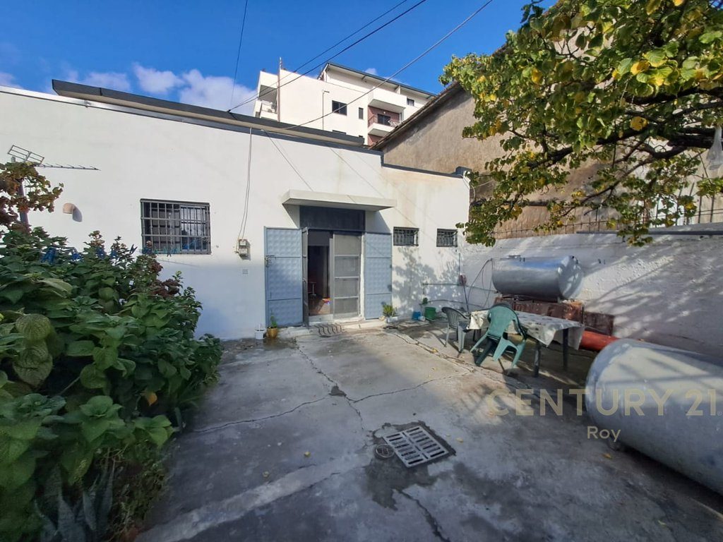 GODINE (SHTEPI +MAGAZINE) PER SHITJE NE DURRES - 450.000€ | 450 m² 3
