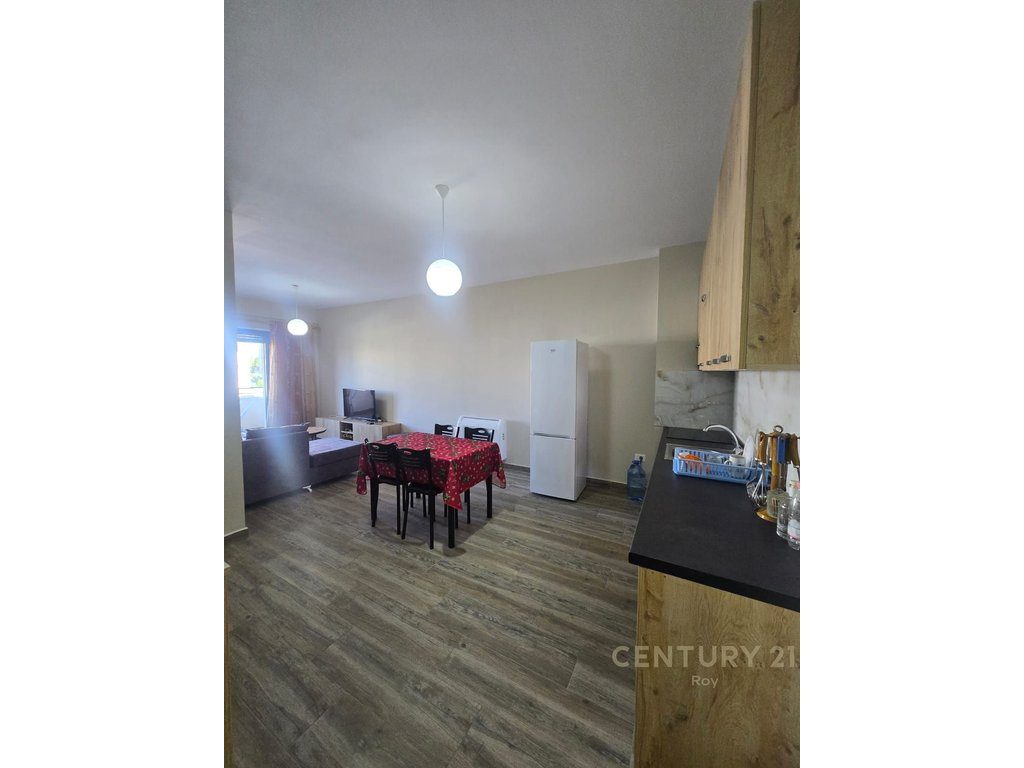 SHITET APARTAMENT 1+1 TE MALI I ROBIT ! 3
