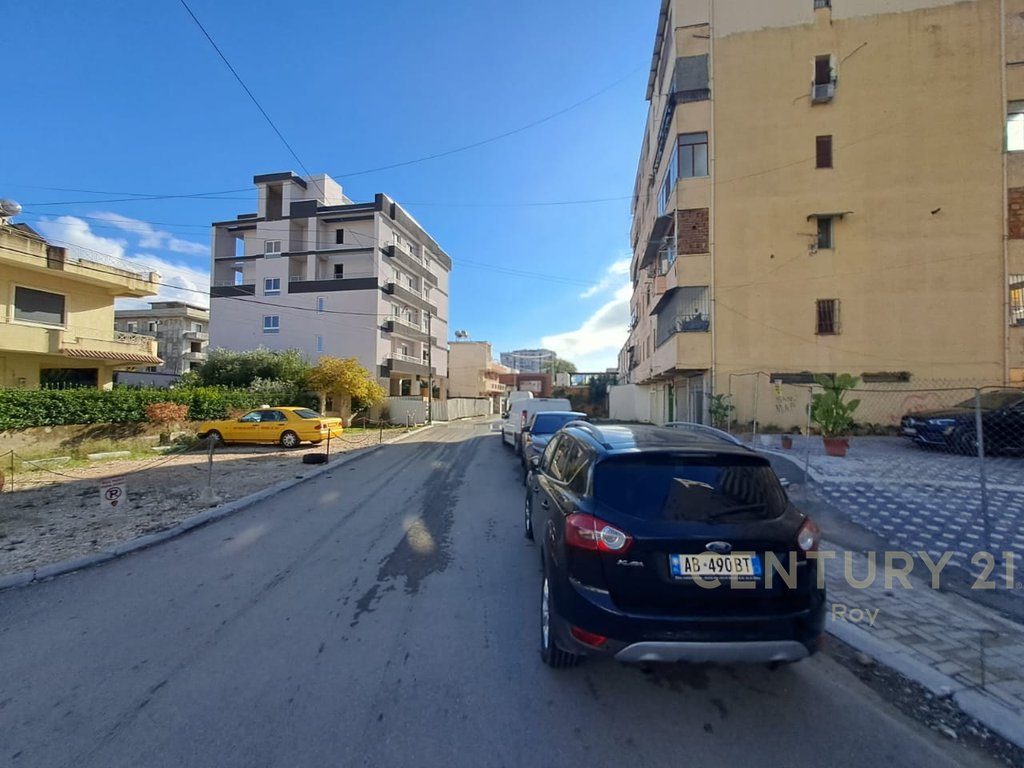 GODINE (SHTEPI +MAGAZINE) PER SHITJE NE DURRES - 450.000€ | 450 m²