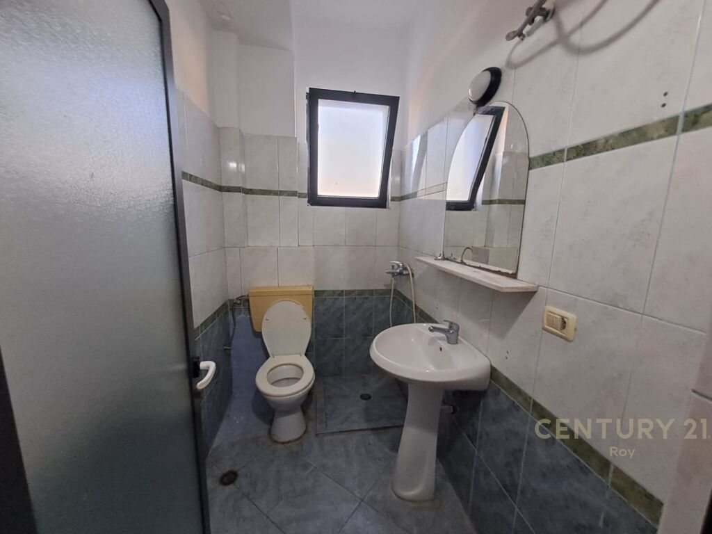 SHITET HOTEL NE PLAZH ME 15 DHOMA !!