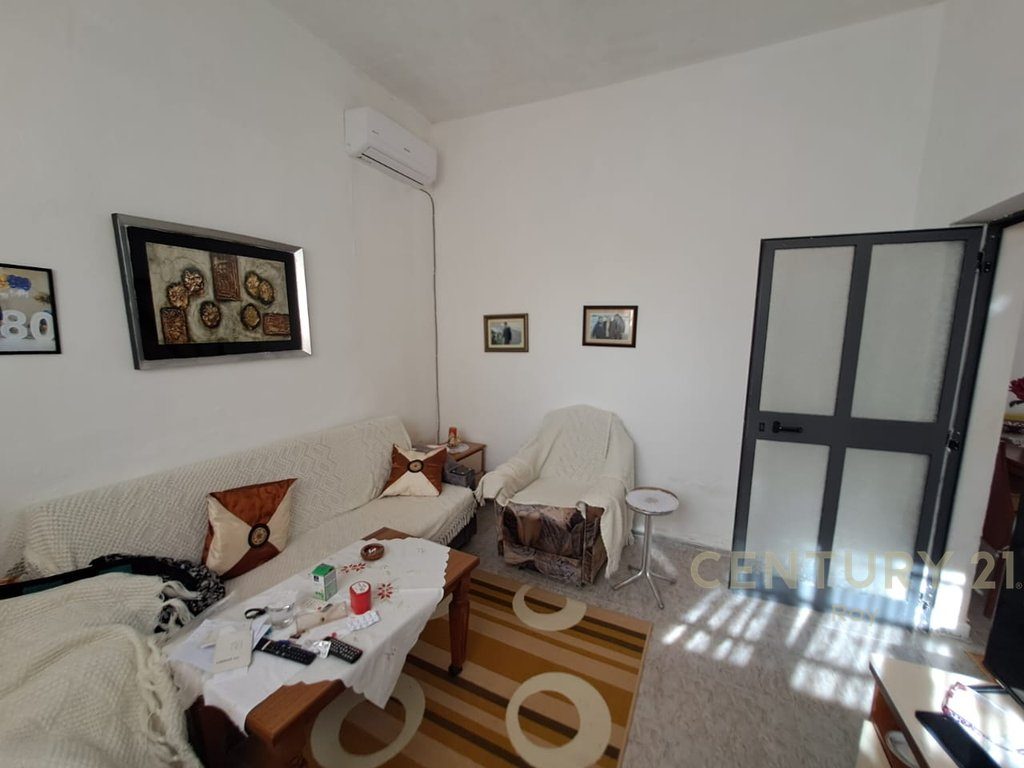 GODINE (SHTEPI +MAGAZINE) PER SHITJE NE DURRES - 450.000€ | 450 m²
