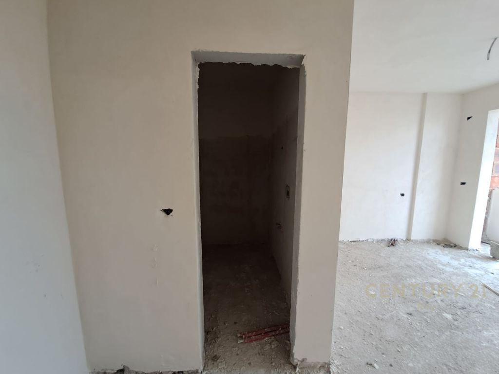 SHITET APARTAMENT 2+1+2 NE QENDER TE DURRESIT ! 2