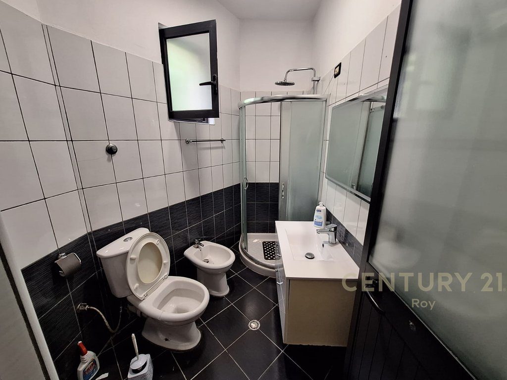 Shtepi e Ulet Me Oborr Me Qira në Lagja nr.16, Durrës - 350€ | 76 m²