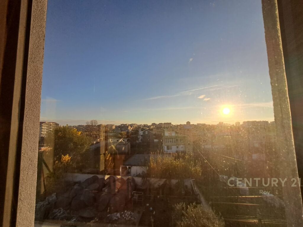 SHITET HOTEL NE PLAZH ME 15 DHOMA !!