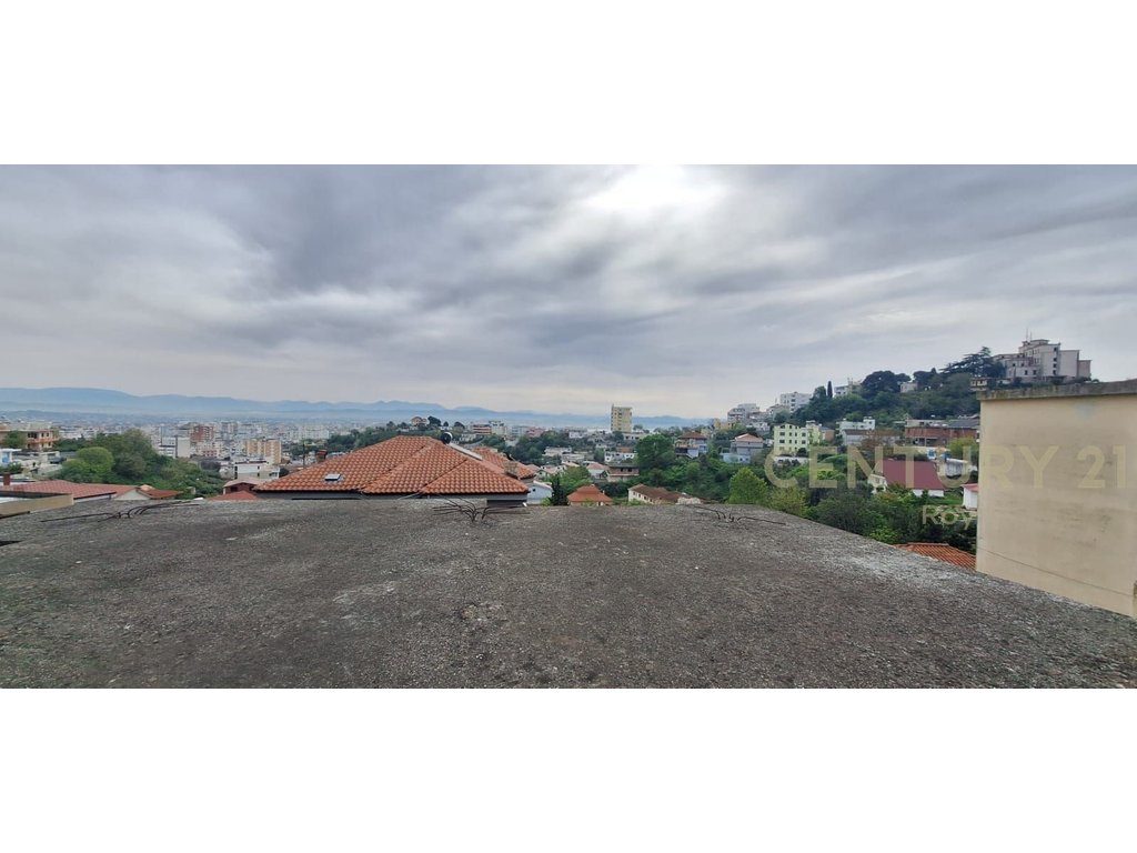 Shitet Godinë 2-Katëshe në Fazë Karabinaje – Durrës (Vila e Zogut)