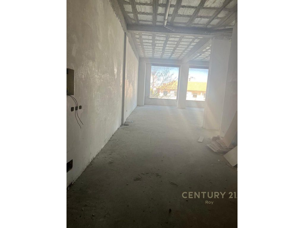 JEPET AMBIENT BIZNESI ME QERA NE ZONEN E PLAZHIT!!!! - 1000€ | 191 m²