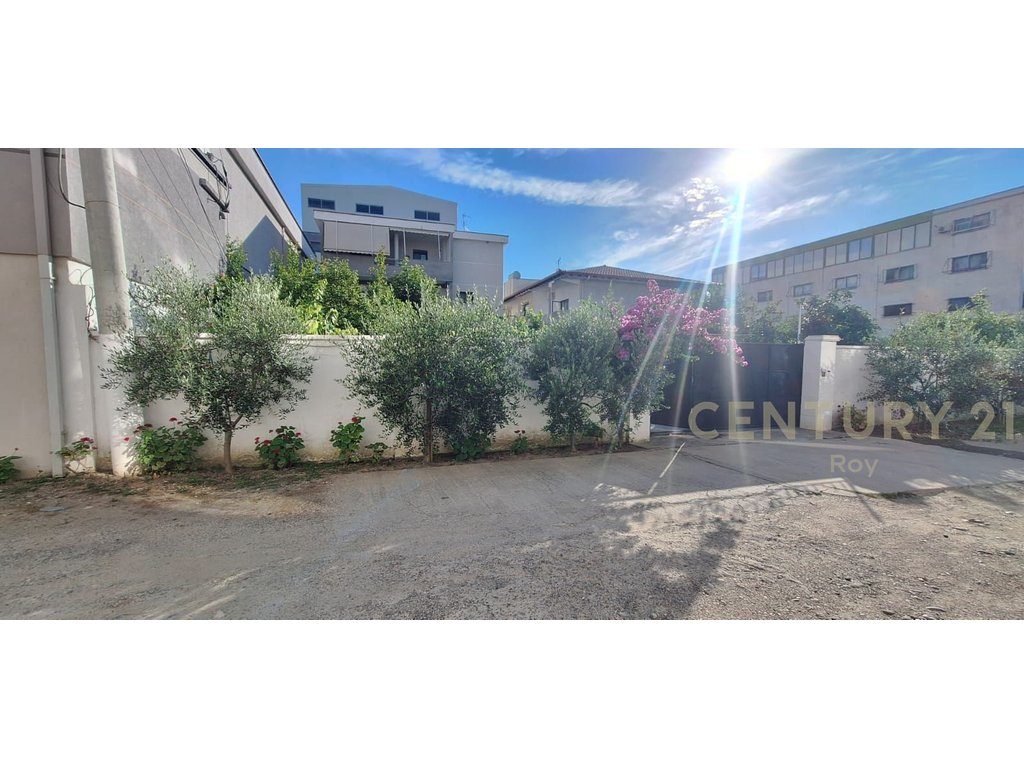 Shitet Vilë 3-Katëshe në Shkozet, Durrës