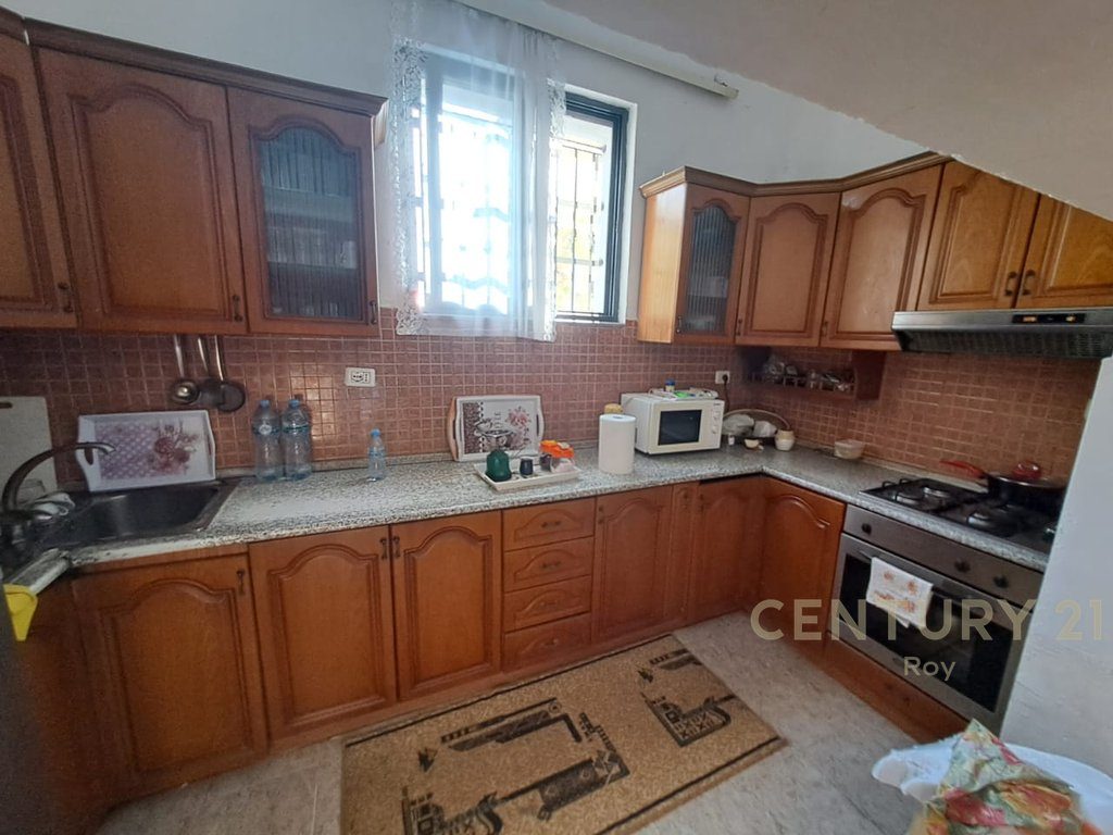 GODINE (SHTEPI +MAGAZINE) PER SHITJE NE DURRES - 450.000€ | 450 m²