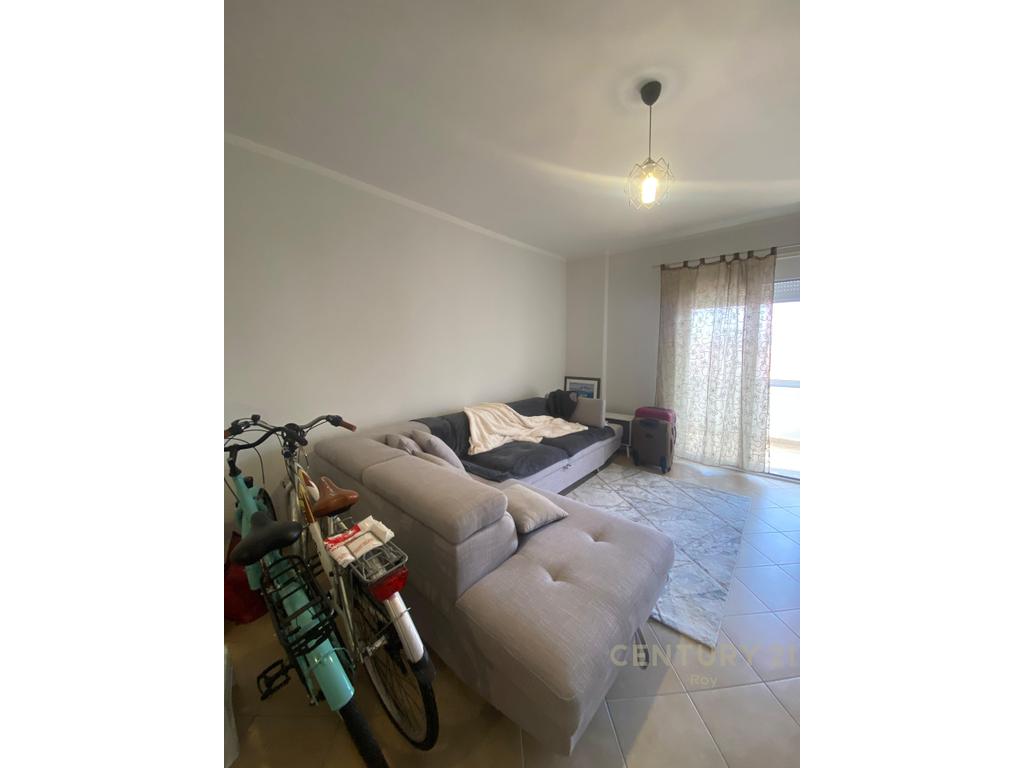 SHITET APARTAMENT 1+1+DEPO PERBALL SPITALIT DURRES!!!