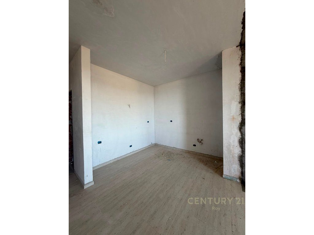SHITET SUPER APARTAMENT ME PAMJE DETI NE QENDER TE GOLEMIT!!!! 2