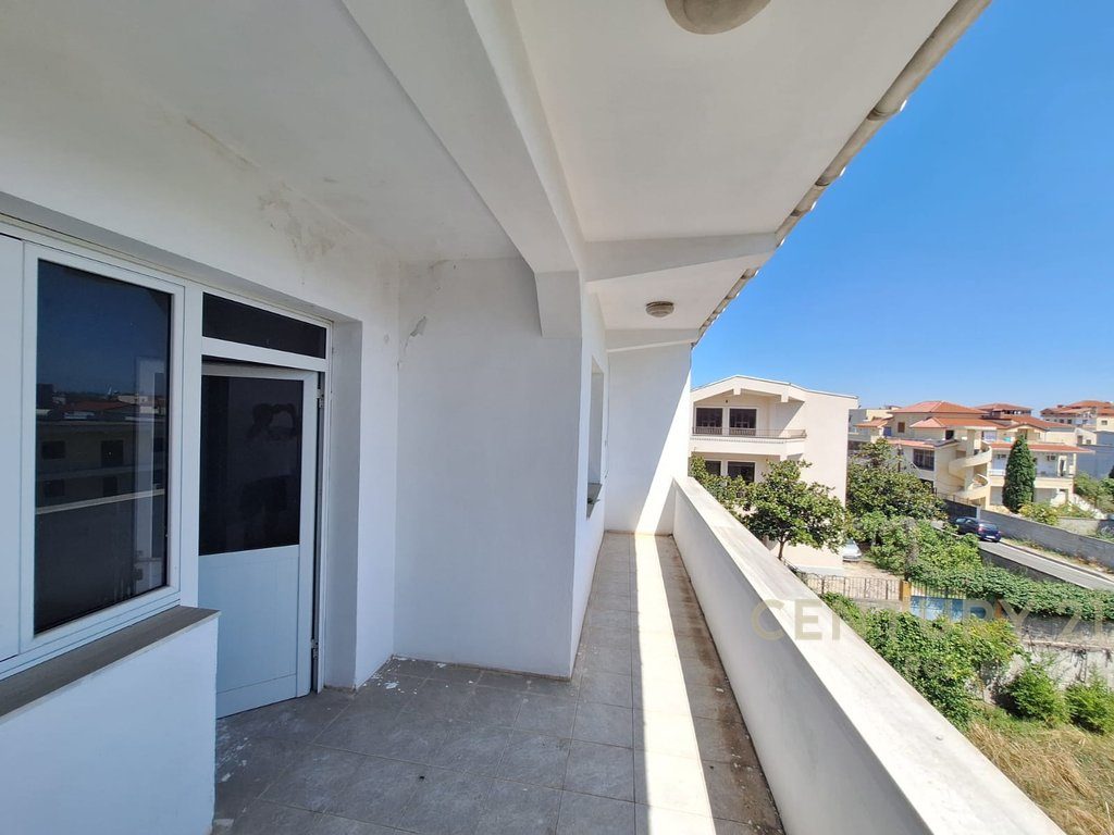 Shitet Vile 3 Kateshe + 366m²Truall+134m² Magazine në Durrës, Lagja nr.18 - 55.000.000 Lekë