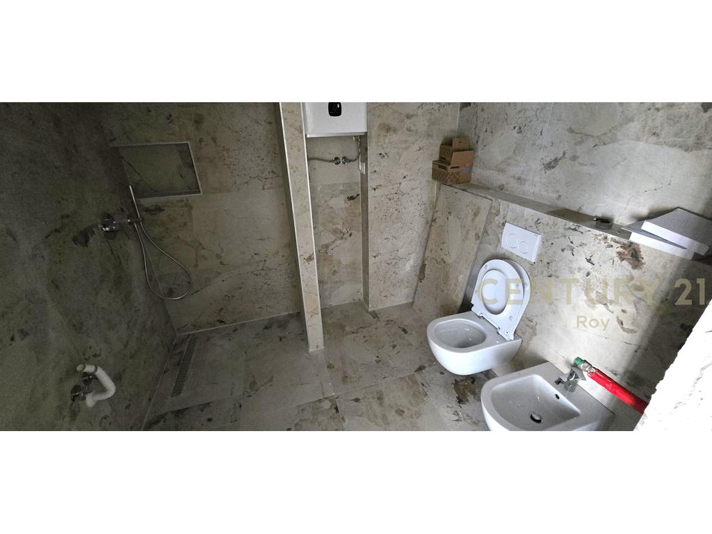 OFROJME PER SHITJE APARTAMENT 3+1+2T+3 BALLKONE, ME PAMJE DETI, PRANE VOLLGA !!! 2