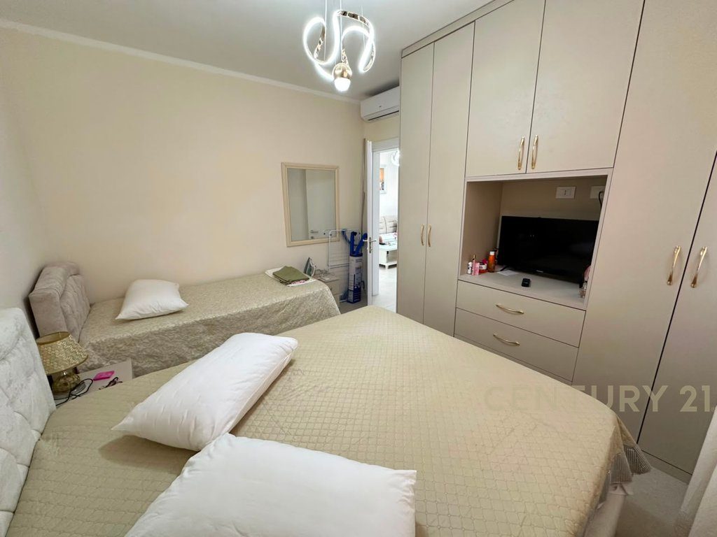 APARTAMENT 1+1 PER SHITJE NE GOLEM, PERBALL HOTEL FLOWER – PALLAT I RI 2025!!! 4