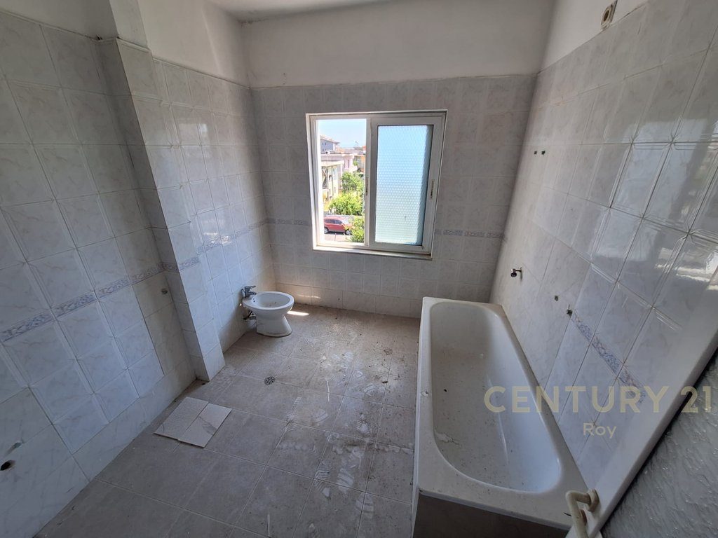 Shitet Vile 3 Kateshe + 366m²Truall+134m² Magazine në Durrës, Lagja nr.18 - 55.000.000 Lekë 4
