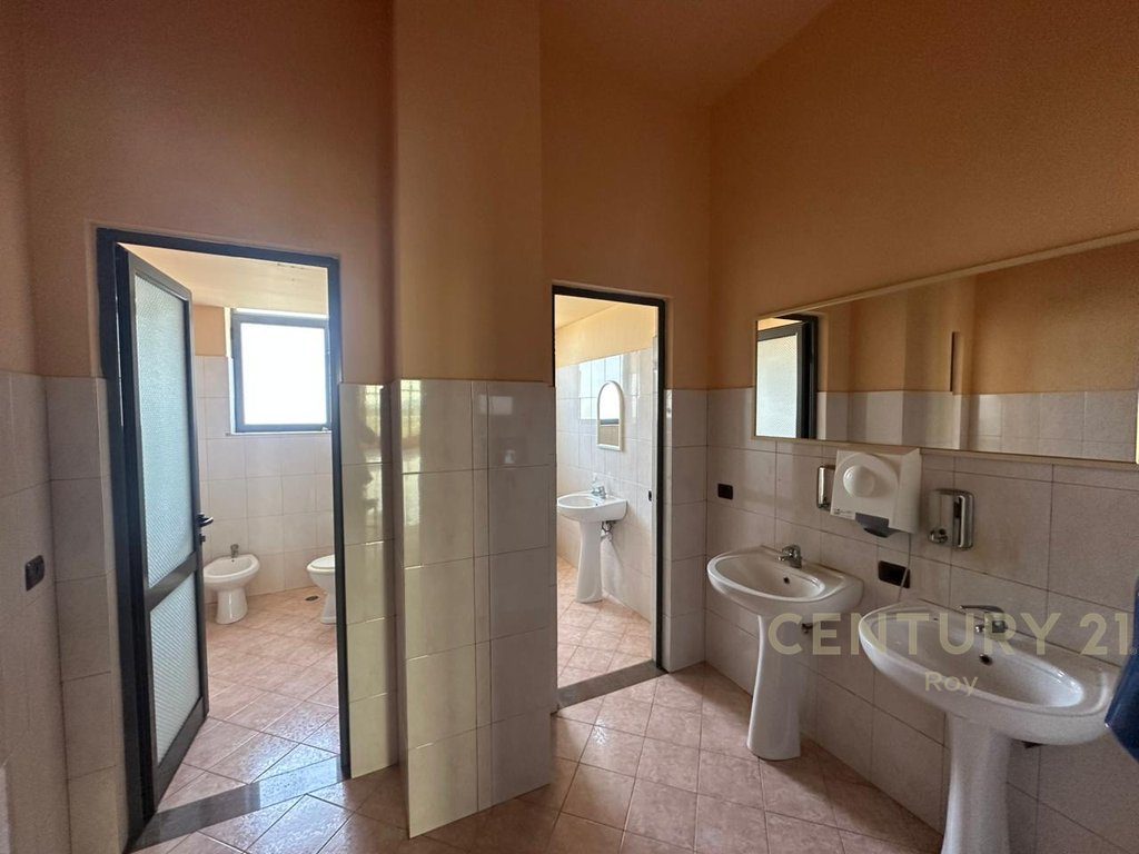 NJESI BIZNESI PER INVESTIM NE HYRJE TE KAVAJES BAR/RESTORANT/HOTELERI!!!