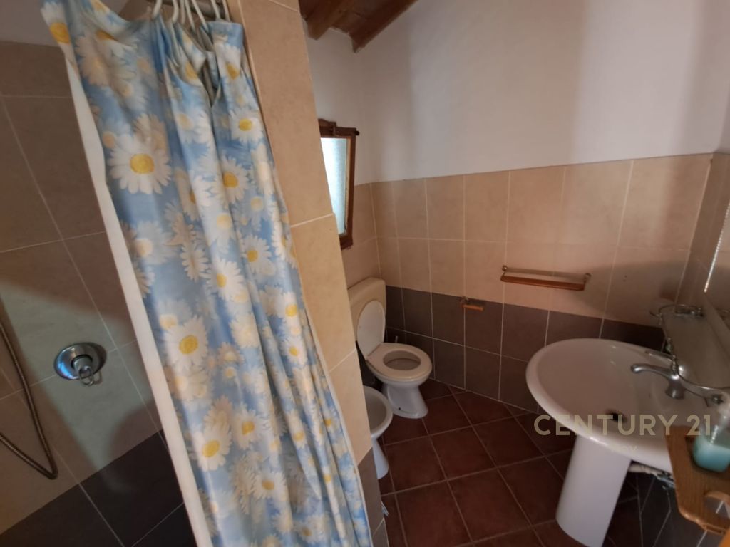 SHITET HOTEL NE BREGDET , FARE PRANE DETIT NE KARPEN !!