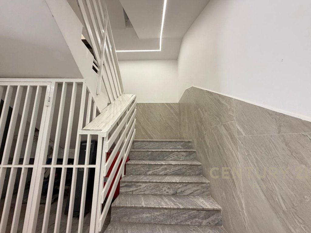 SHITET APARTAMENT 3+1+2 ME PAMJE DETI + GARAZH!