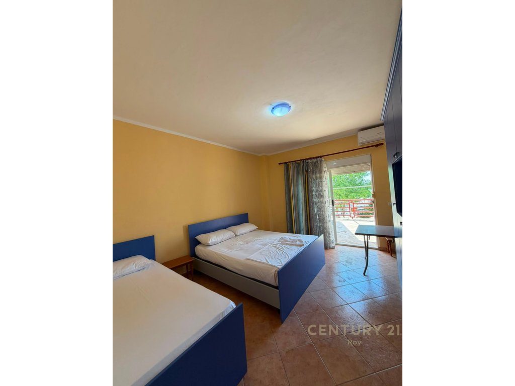 SHITET APARTAMENT 2+1+2 NE VIJE TE PARE ME PAMJE DETI NE QENDER TE GOLEMIT!!! 2