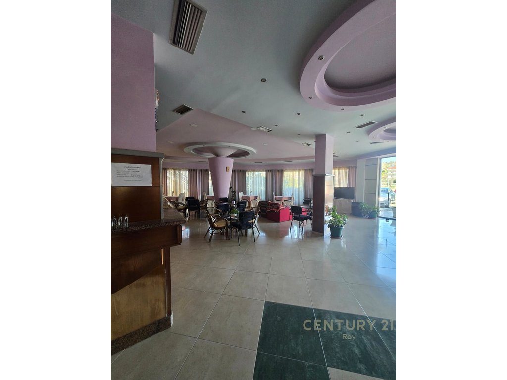SHITET HOTEL ME PISHINE NE ZONEN E GOLEMIT , 250M LARG PLAZHIT !!!