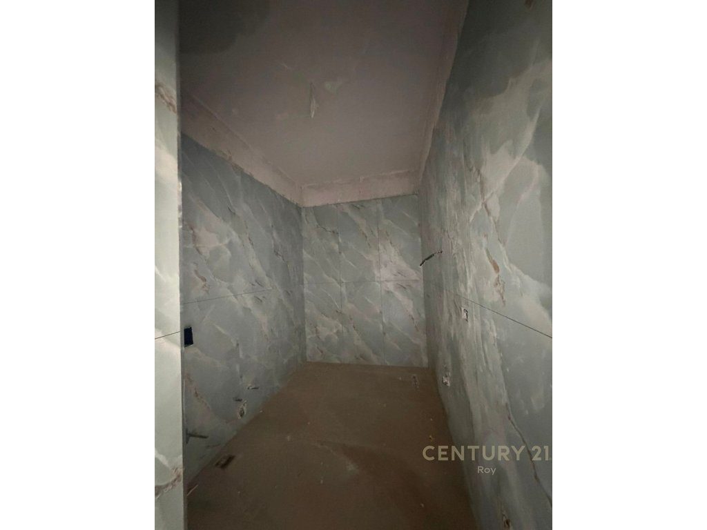 SHITET SUPER APARTAMENT ME PAMJE DETI NE QENDER TE GOLEMIT!!!!