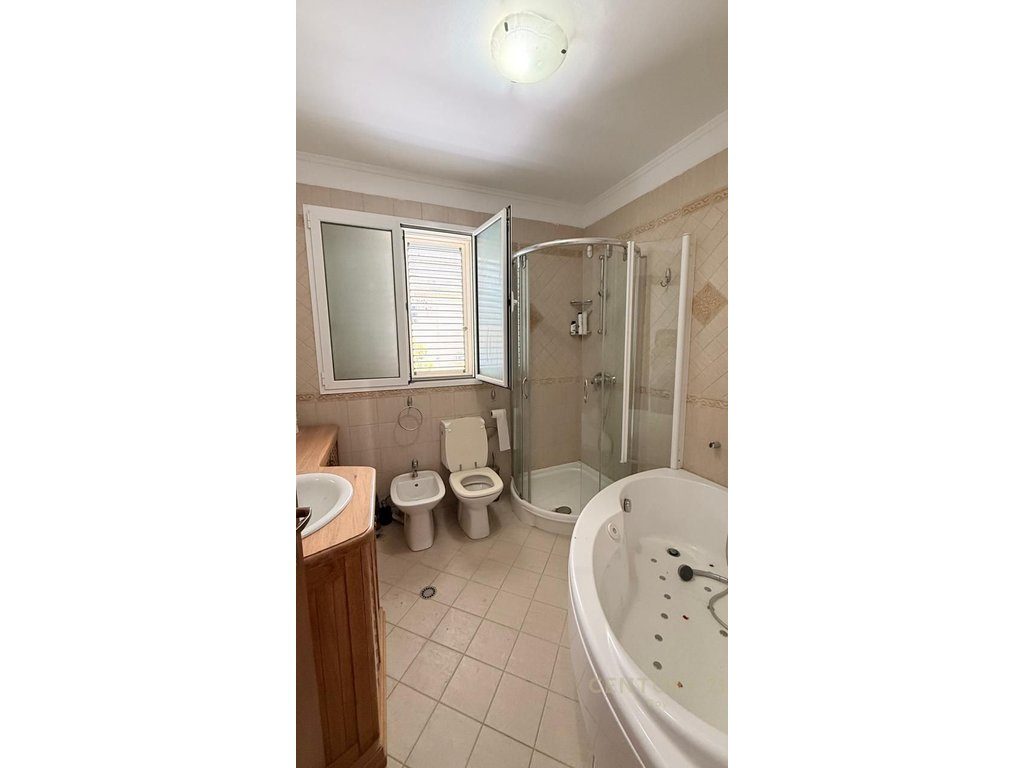 SHITET APARTAMENT 3+1+VERANDE PRANE DETIT,GOLEM! 2