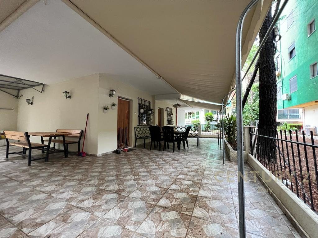 JEPEN ME QERA DITORE 2 APARTAMENTE 1+1 AFER DETIT TE SHKEMBI KAVAJES!! 2