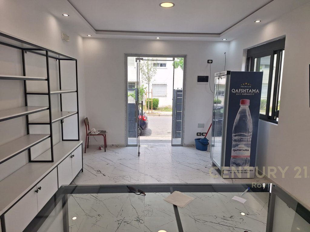 Dyqan Kat 1 për Qira në Lagja nr.16, ne mes Shkolles Teknologjike dhe te Fiskultures Durrës - 350€ | 30 m²