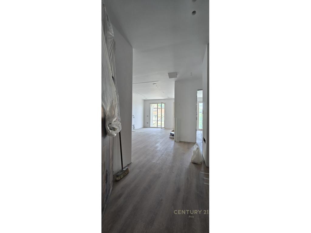 OFROJME PER SHITJE APARTAMENT 3+1+2T+3 BALLKONE, ME PAMJE DETI, PRANE VOLLGA !!!
