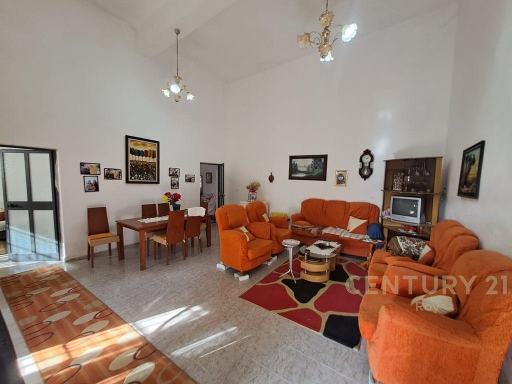 GODINE (SHTEPI +MAGAZINE) PER SHITJE NE DURRES - 450.000€ | 450 m² 4
