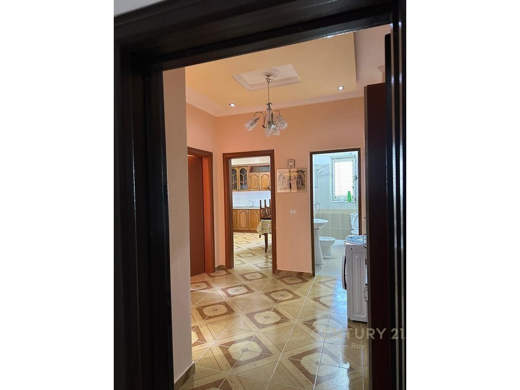 Shitet Apartament 2+1 + Garazh 20 m² Ne Durrës 3