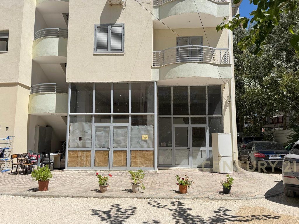NJËSI MULTIFUNKSIONALE PËR SHITJE NË GOLEM