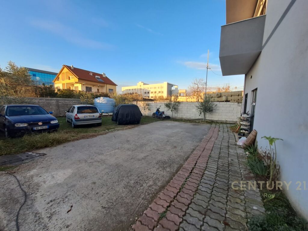 SHITET HOTEL NE PLAZH ME 15 DHOMA !!
