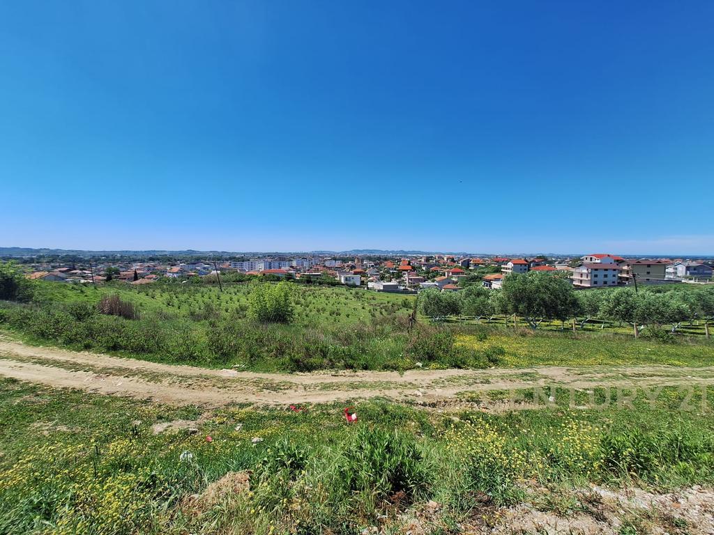 Tokë Truall për Shitje në Shijak, Afer Zones se Vilave ne Lagjien Popullore. !! 2