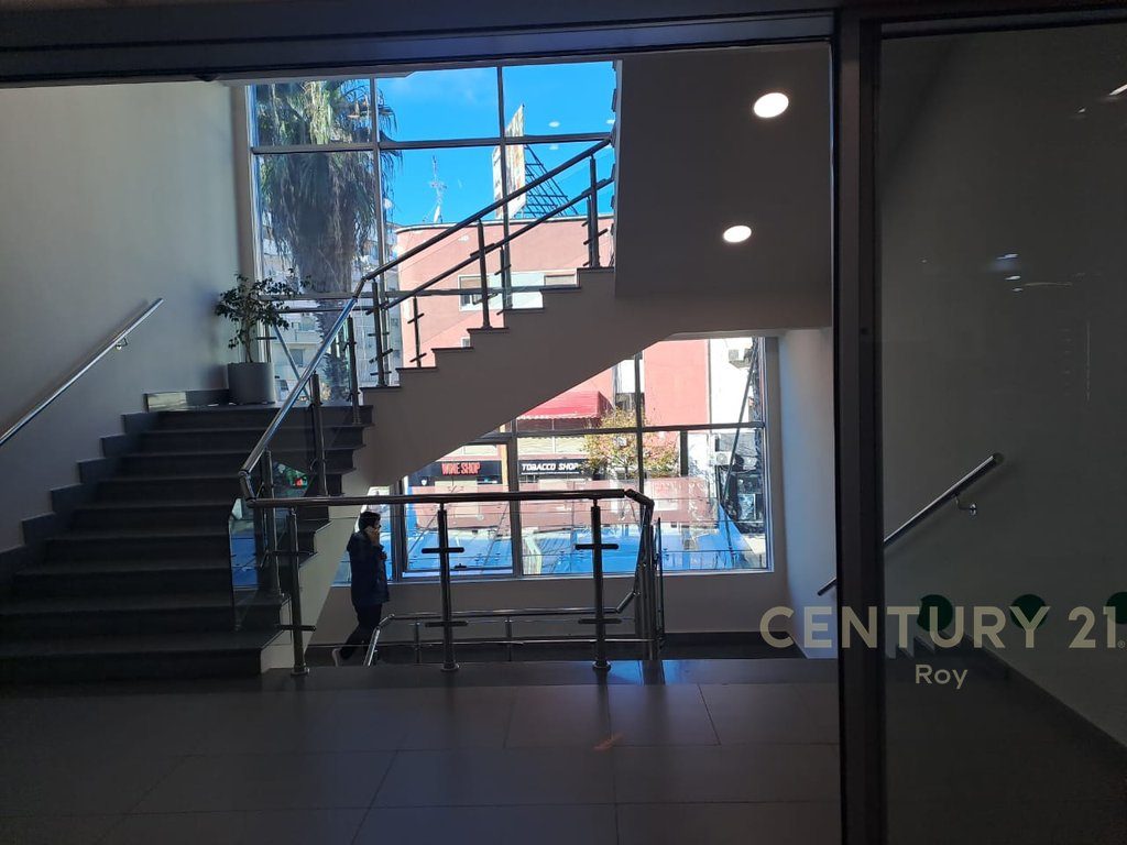 Dyqan Për Shitje Ne Flagship Center , Durrës .!! 3